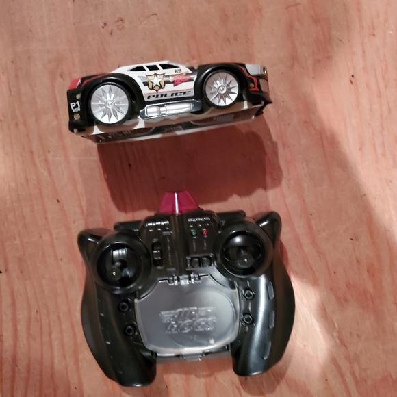 Air Hogs R/C Zero Gravity Micro Police Remote Control R/C Car - Picture 3 of 5